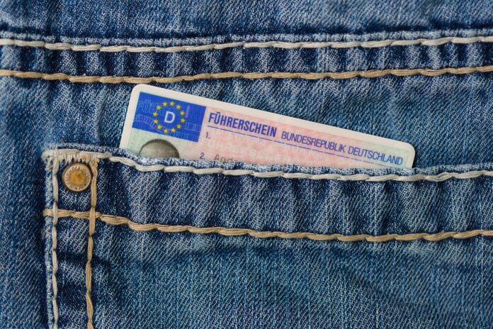 Führerschein im Lebenslauf angeben: Muster, Beispiele & Tipps